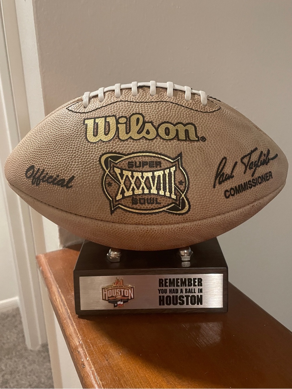 🏈 Official Super Bowl XXXVIII Wilson Commemorative Football w/ Stand 🏈